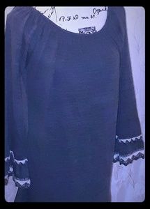 NWT Gray Tunic W Lace Flair Sleeves